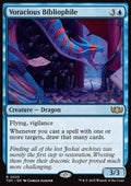 Voracious Bibliophile - Commander: Tarkir: Dragonstorm (Rare) [TDC-23] - JotaCards - Tu Tienda de TCG